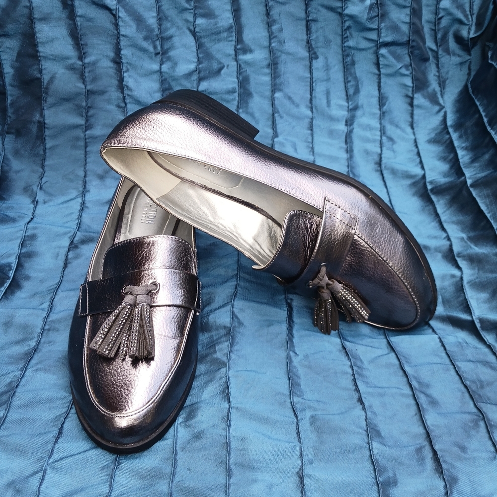 Kenneth Cole Reaction Metallic Silver Loafers With Tassels Women's Sz 8.5